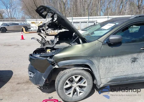 2015 Jeep Cherokee Trailhawk из США, поврежденный, VIN 1C4PJMBS1FW697654